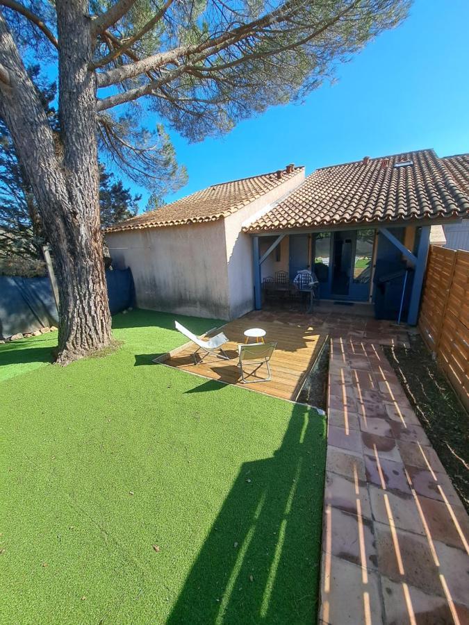 Mazet Dans Residence Avec Piscine Bagnols-en-Forêt Zewnętrze zdjęcie